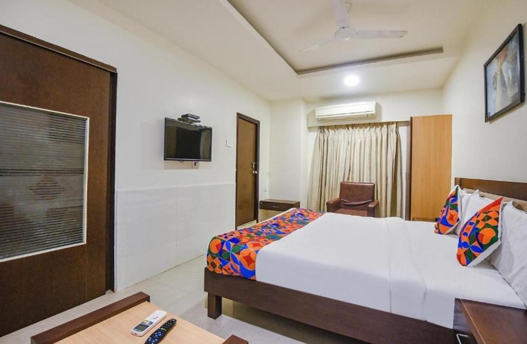 Hotel Leela Grand Inn Vijayawāda Exterior foto